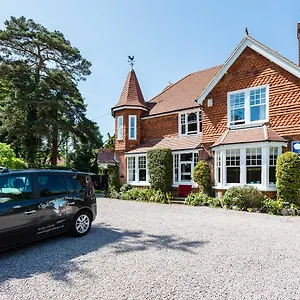 https://the-lawn-guest-house-horley.brighton-hotels-england.com